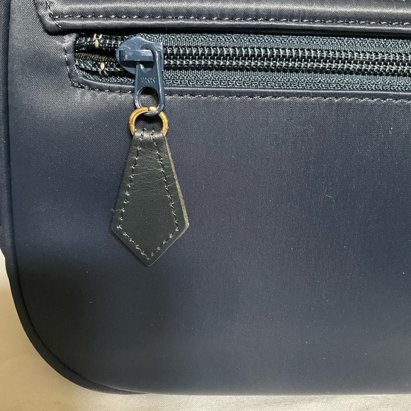 Yves Saint Laurent Vintage Nylon Quilted Crossbody/Shoulder Bag in Navy Blue - Picture 4 of 15